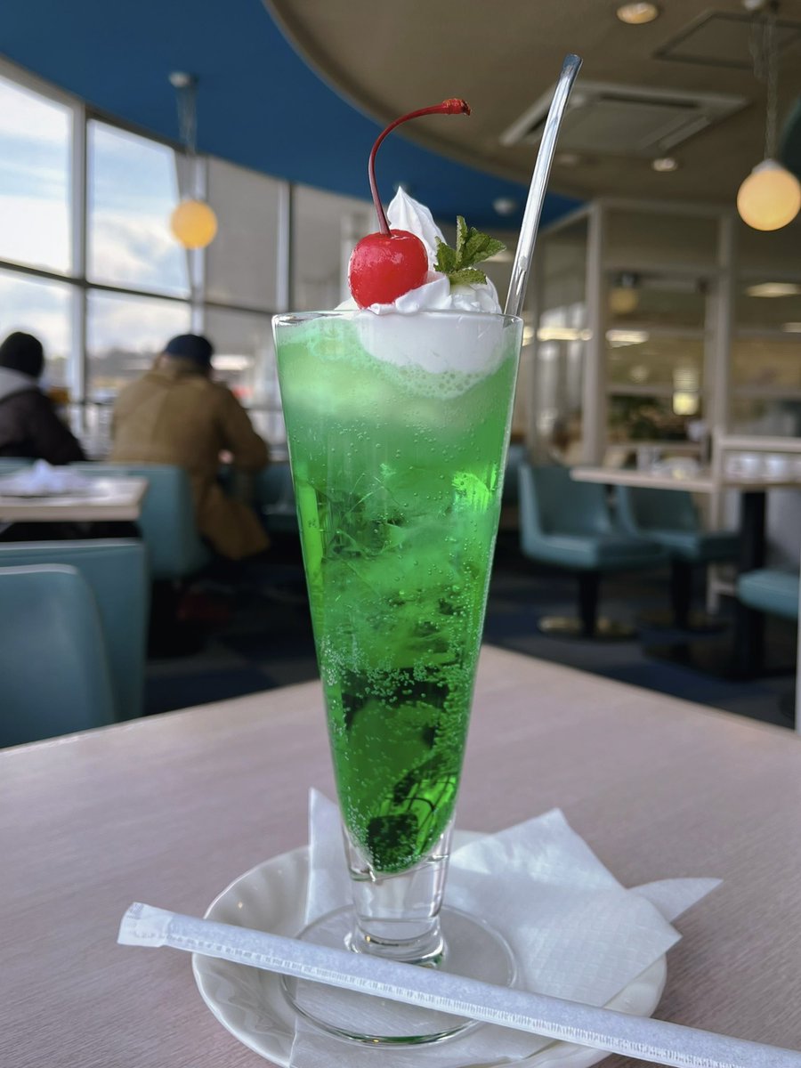 palmtree_616's tweet photo. POPと海で眼福🎁
念願の大川オアシス☕️

とびきりの昭和遺産を前にしたら、ひたすらに拝んでしまうね https://t.co/vBdi8eY8Ed