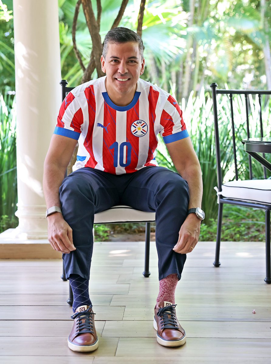 Hoy, además de vestir la gloriosa albirroja, me puse medias diferentes: un gesto simbólico para apoyar a las personas con Síndrome de Down y sus familias en su día mundial. Siempre creí que el cariño y el compromiso empiezan por los gestos simples.

Como presidente, quiero un