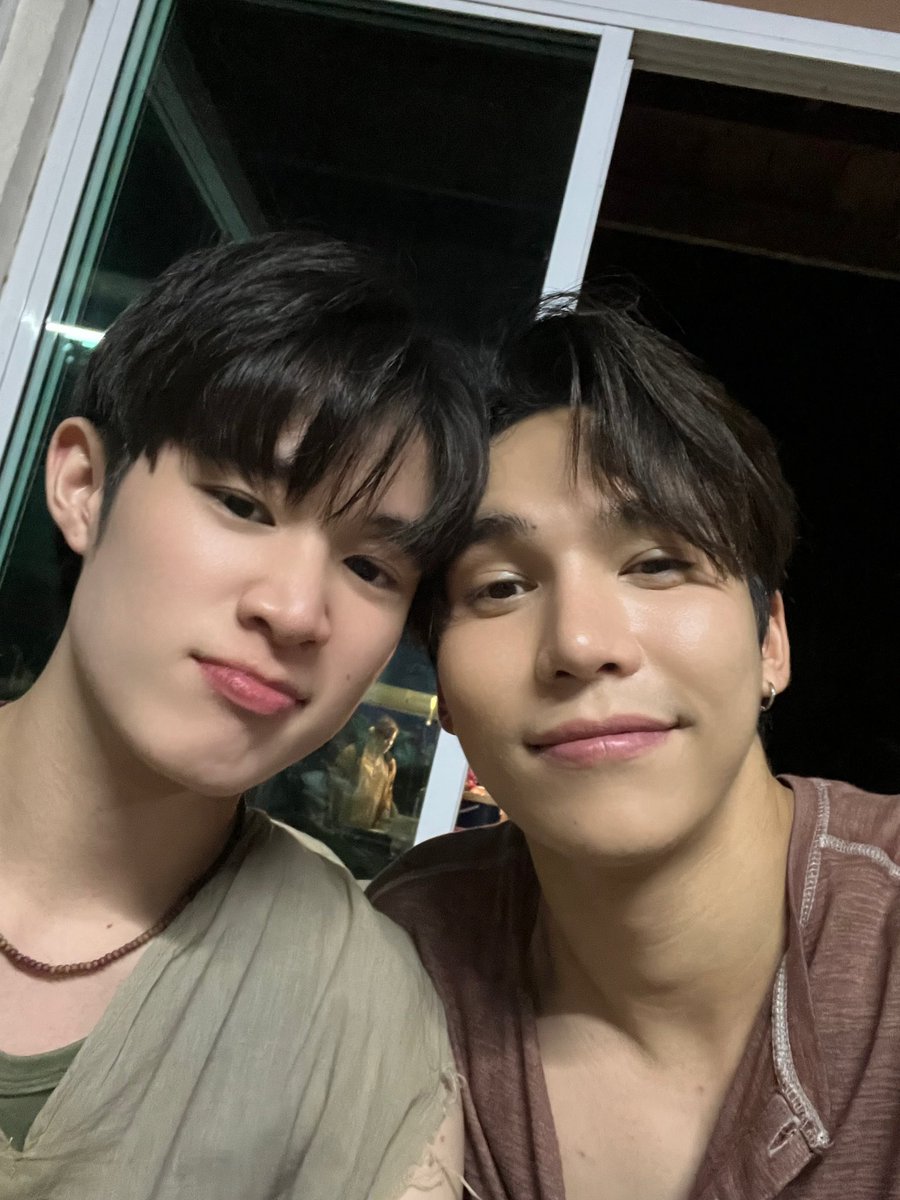 natasittttt's tweet photo. ผ่านมา 1 ปีแล้วนะ ❤️ #1YearOfTwoWorlds https://t.co/kb31LJrueR