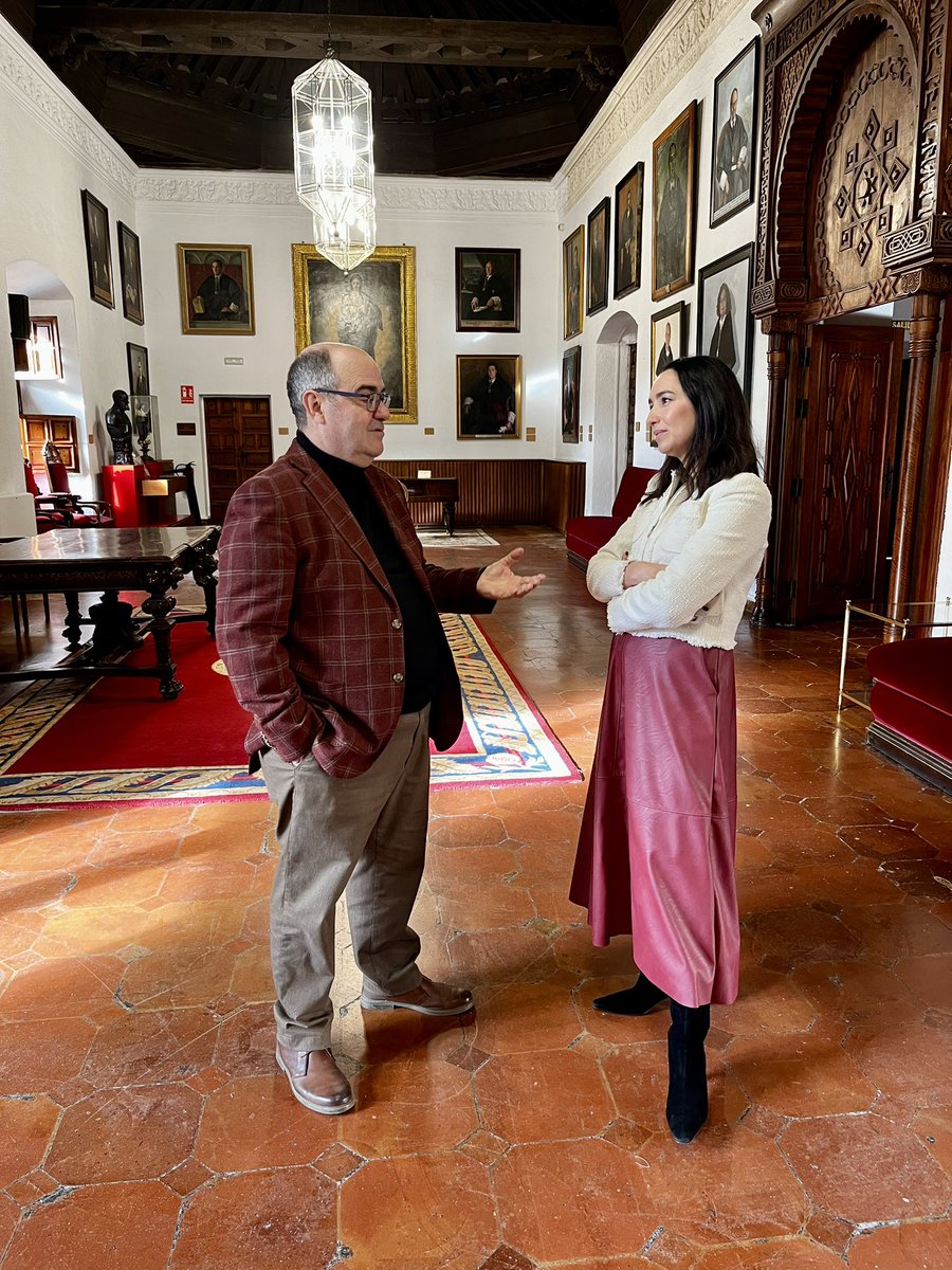 🔵 Con ocasión del centenario del <a href="/cositalCG/">COSITAL CONSEJO GENERAL</a> se ha mantenido un encuentro institucional entre la <a href="/CanalUGR/">Universidad Granada</a> y <a href="/cositgranada/">COSITAL Granada</a> en el día de hoy. 

📃El Presidente <a href="/ildecobo/">ildefonso cobo</a> ha expuesto al Rector Magnífico de la Universidad los ejes fundamentales de la habilitación nacional.