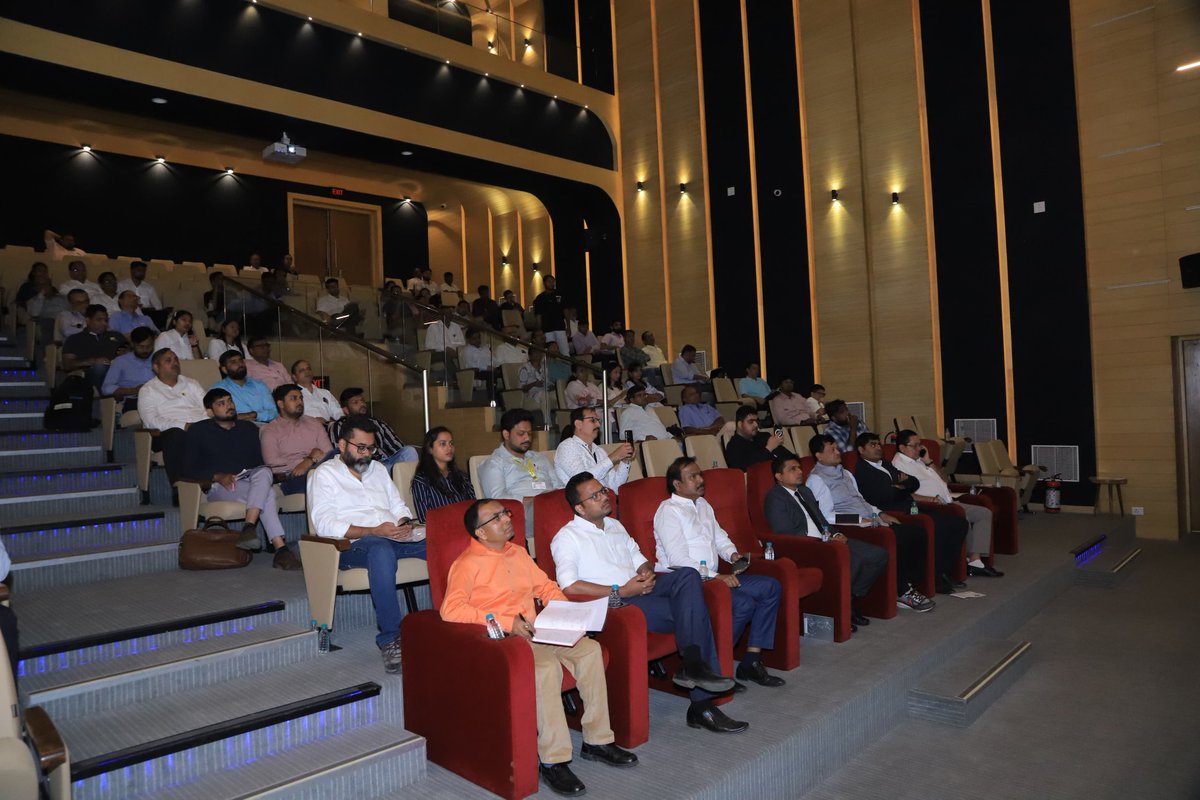 RA Mumbai, in collaboration with DIC DNH, organized a #NiryatBandhu post-budget workshop in Silvassa on 21.03.2025. Exporters (70+ MSMEs) gained insights on RoDTEP return filing, FTP updates, &amp; IT initiatives like eBRC &amp; CoO for ease of business. #Exports #MSME