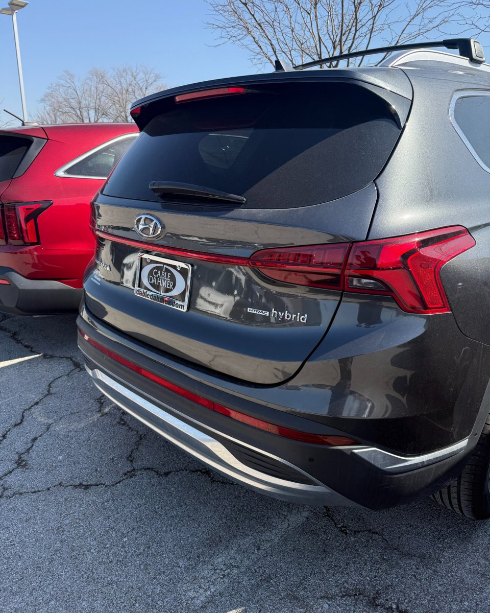 cabledahmerkia's tweet image. Happy Friday! 🌟 Luxury meets efficiency in this 2023 Hyundai Santa Fe Hybrid Limited! 🌿✨
Stop by Cable Dahmer Kia of Lee’s Summit today for a test drive! ➡️ bit.ly/4iN4INu
#Hyundai #SantaFeHybrid #CableDahmer #LeesSummit