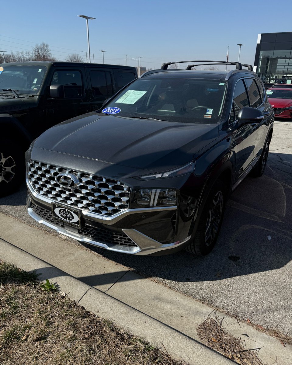 cabledahmerkia's tweet image. Happy Friday! 🌟 Luxury meets efficiency in this 2023 Hyundai Santa Fe Hybrid Limited! 🌿✨
Stop by Cable Dahmer Kia of Lee’s Summit today for a test drive! ➡️ bit.ly/4iN4INu
#Hyundai #SantaFeHybrid #CableDahmer #LeesSummit