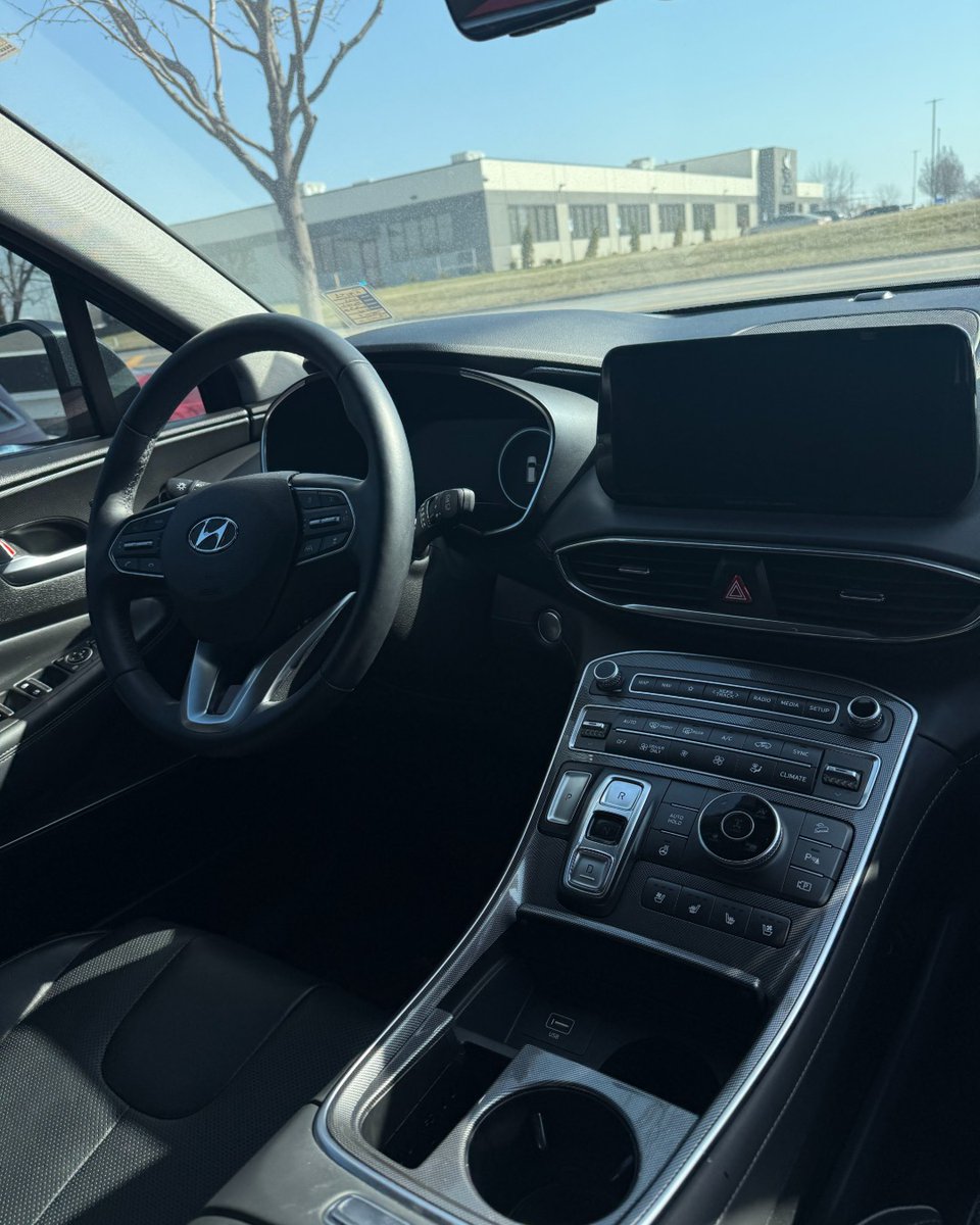 cabledahmerkia's tweet image. Happy Friday! 🌟 Luxury meets efficiency in this 2023 Hyundai Santa Fe Hybrid Limited! 🌿✨
Stop by Cable Dahmer Kia of Lee’s Summit today for a test drive! ➡️ bit.ly/4iN4INu
#Hyundai #SantaFeHybrid #CableDahmer #LeesSummit