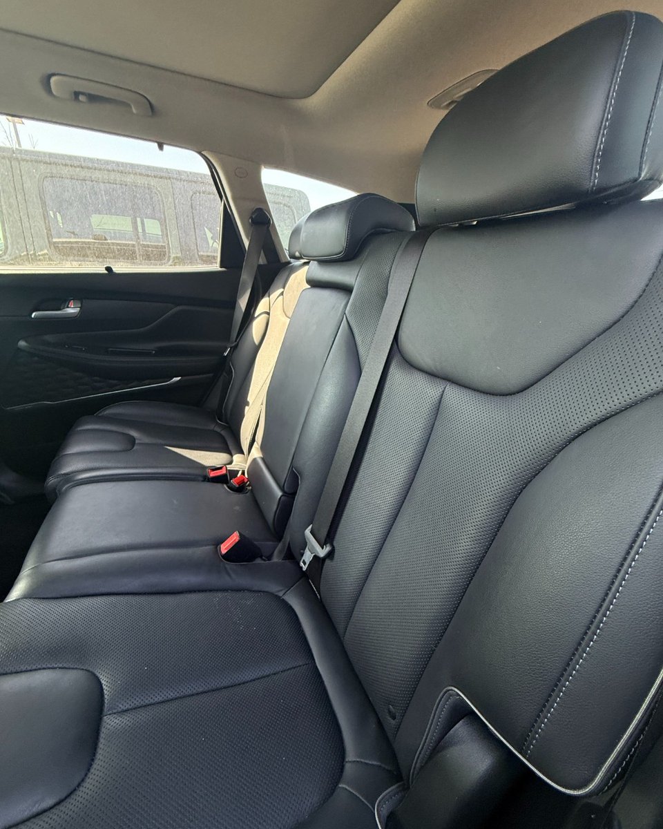 cabledahmerkia's tweet image. Happy Friday! 🌟 Luxury meets efficiency in this 2023 Hyundai Santa Fe Hybrid Limited! 🌿✨
Stop by Cable Dahmer Kia of Lee’s Summit today for a test drive! ➡️ bit.ly/4iN4INu
#Hyundai #SantaFeHybrid #CableDahmer #LeesSummit