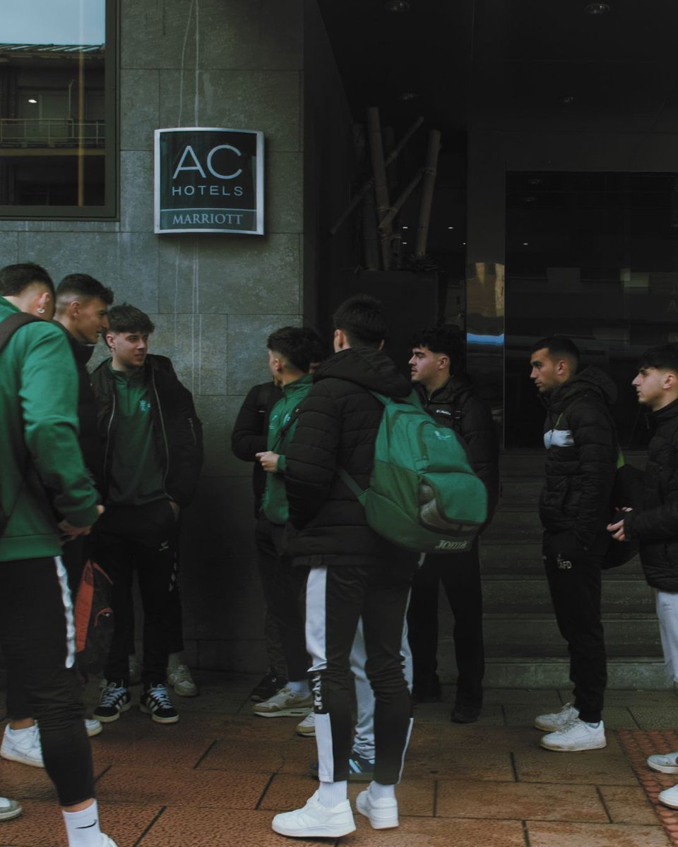 Unileon_ponfe's tweet photo. ¡Ni la lluvia nos para! Los estudiantes inundan de nuevo las calles de #Ponferrada para este segundo y último fin de semana de #TrofeoRector. Dos días para decidir qué universidad se lleva el trofeo de fútbol, baloncesto y fútbol sala.
Suerte a todos ¡y a jugar! https://t.co/gz59S86x6i