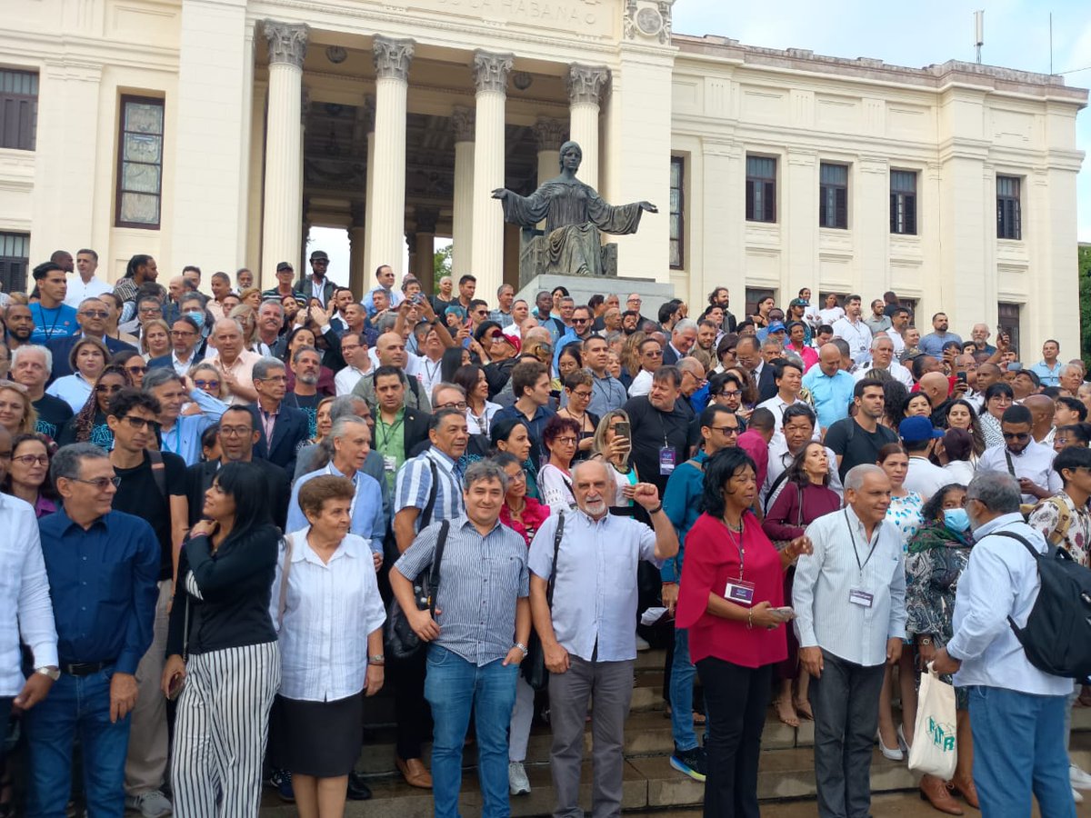 pcaarg's tweet photo. Una delegación del PCA participó del Coloquio Patria que se realiza en Cuba. Fue encabezada por su secretario general, @jorgekreyness  e integrada también por @arielelger , secretario del PC de la CABA y miembro del CC,  y por el dirigente de la FJC @BrunoLonatti https://t.co/uPVxmPBKzR