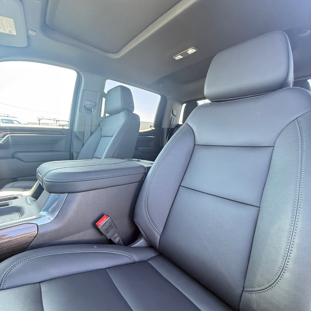 Meet the 2025 Chevrolet Silverado 1500 LR Trail Boss—built for power, performance, and adventure! Ready to take on any challenge, anywhere. Conquer the road today! 🛻💥 
#CableDahmer #Chevrolet #Silverado #Trail #Boss #Z71 #Truck #Independence