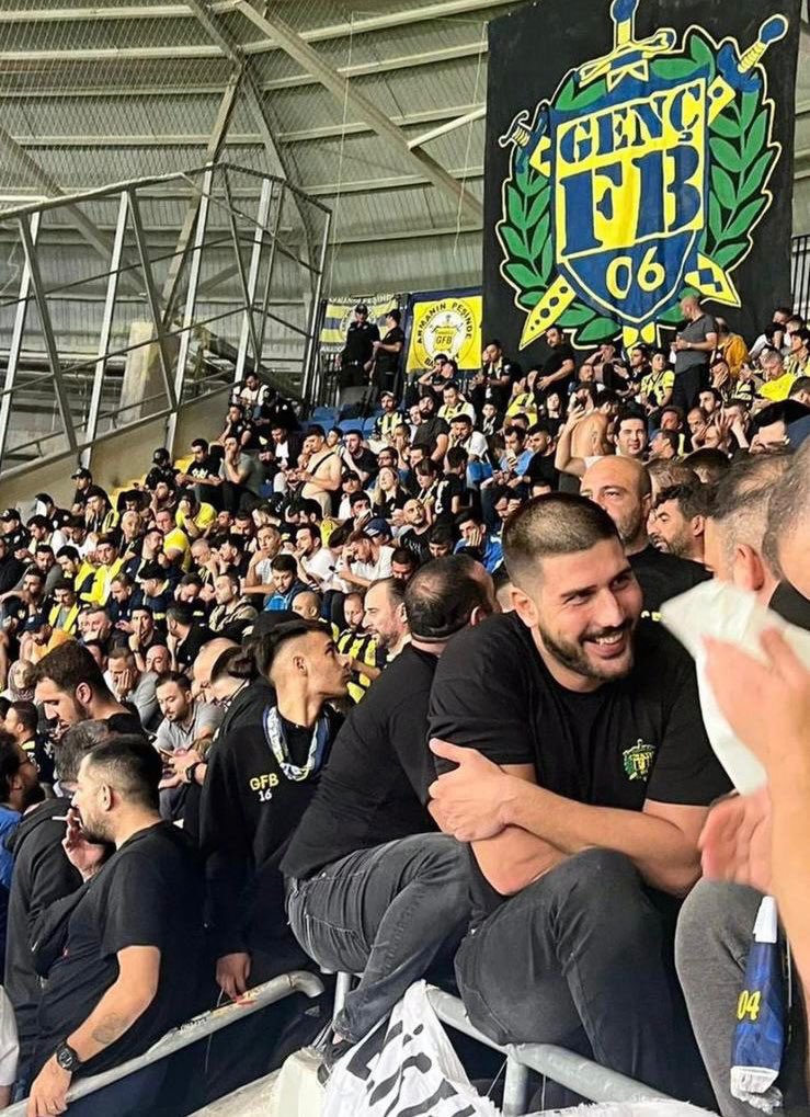 Şükürler Olsun Kavuşturana!
Tribün liderimiz, abimiz Cem GÖLBAŞI'nın 5 aydır süren haksız tutukluğu bugün itibarıyla sona ermiştir. İtibar suikastına uğraması sonucu aylardır haksız yere, demir parmaklıklar ardında olan ağabeyimize ve kardeşlerimize geçmiş olsun diliyor, ait