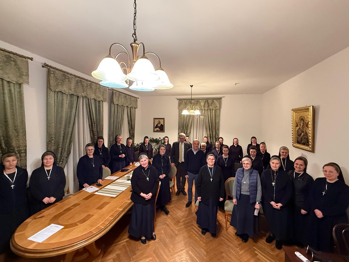OeuvredOrient's tweet photo. 📍#CarnetDeRoute | Ukraine 🇺🇦
Nos missi dominici sont en Ukraine et nous font vivre leur quotidien.
"À Karkhiv, nous retrouvons les sœurs servantes actives dans le service paroissial et l’éducation. Elles ont un projet d’accueil de femmes traumatisées." https://t.co/MGVyP9nB8m