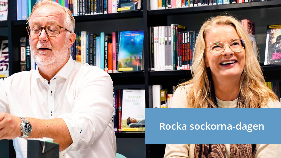 Utbdep's tweet image. "Vi rockar sockorna för att fira att alla människor är unika. Jag är glad att vi, genom att göra den anpassade grundskolan tioårig, skapar en bättre och mer sammanhållen väg genom skolsystemet för de elever som tillhör målgruppen, bla. elever med Downs syndrom." - Lotta Edholm