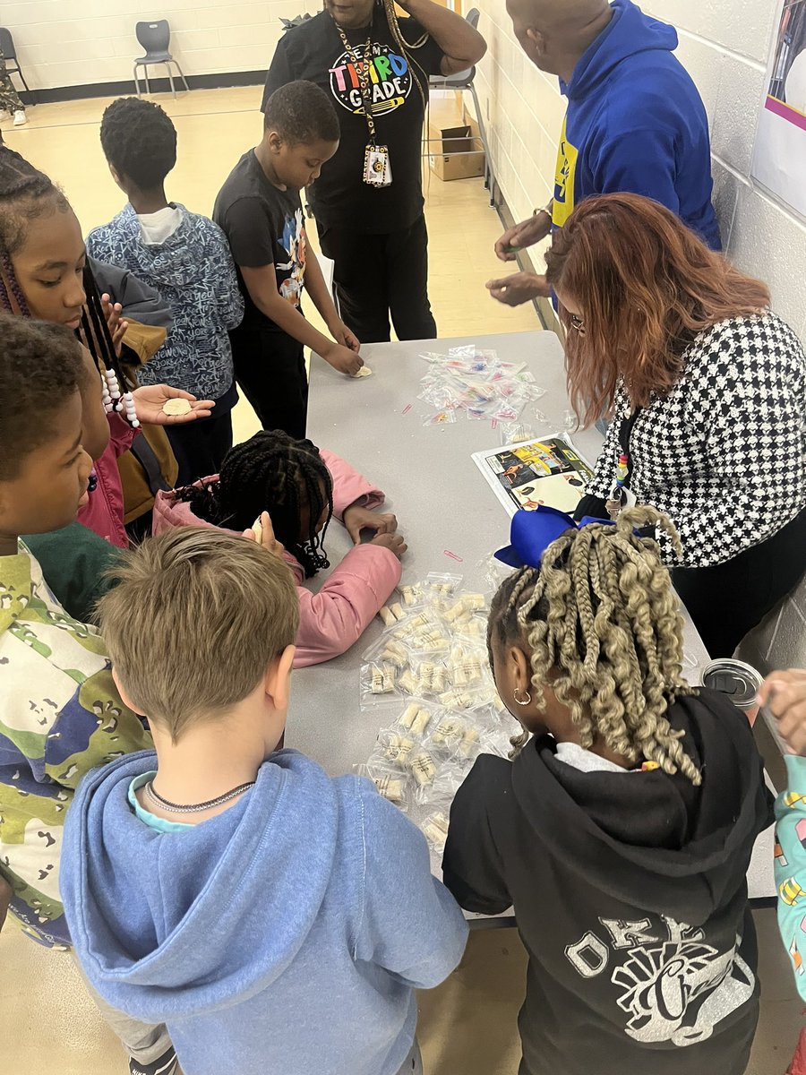 Ashley Moss tweet media