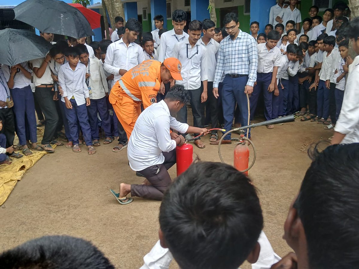 2 NDRF KOLKATA (@2_ndrf) on Twitter photo Building Safer Schools, Empowering Communities
Team <a href="/2ndrf/">latrisha gaines</a> conducted a #SchoolSafetyProgramme in Bardhaman (WB), training students in life-saving skills, disaster preparedness, and resilience for emergencies like earthquakes, floods, and cyclones, fostering a safer future.
#NDRF Building Safer Schools, Empowering Communities
Team <a href="/2ndrf/">latrisha gaines</a> conducted a #SchoolSafetyProgramme in Bardhaman (WB), training students in life-saving skills, disaster preparedness, and resilience for emergencies like earthquakes, floods, and cyclones, fostering a safer future.
#NDRF