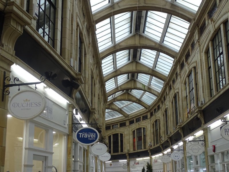 Royal Arcade Worthing is new on #anarcadesproject website this week. Will be 100 years old this summer. Still beautiful today #shoppingarcade anarcadesproject.org/royal-arcade-w…