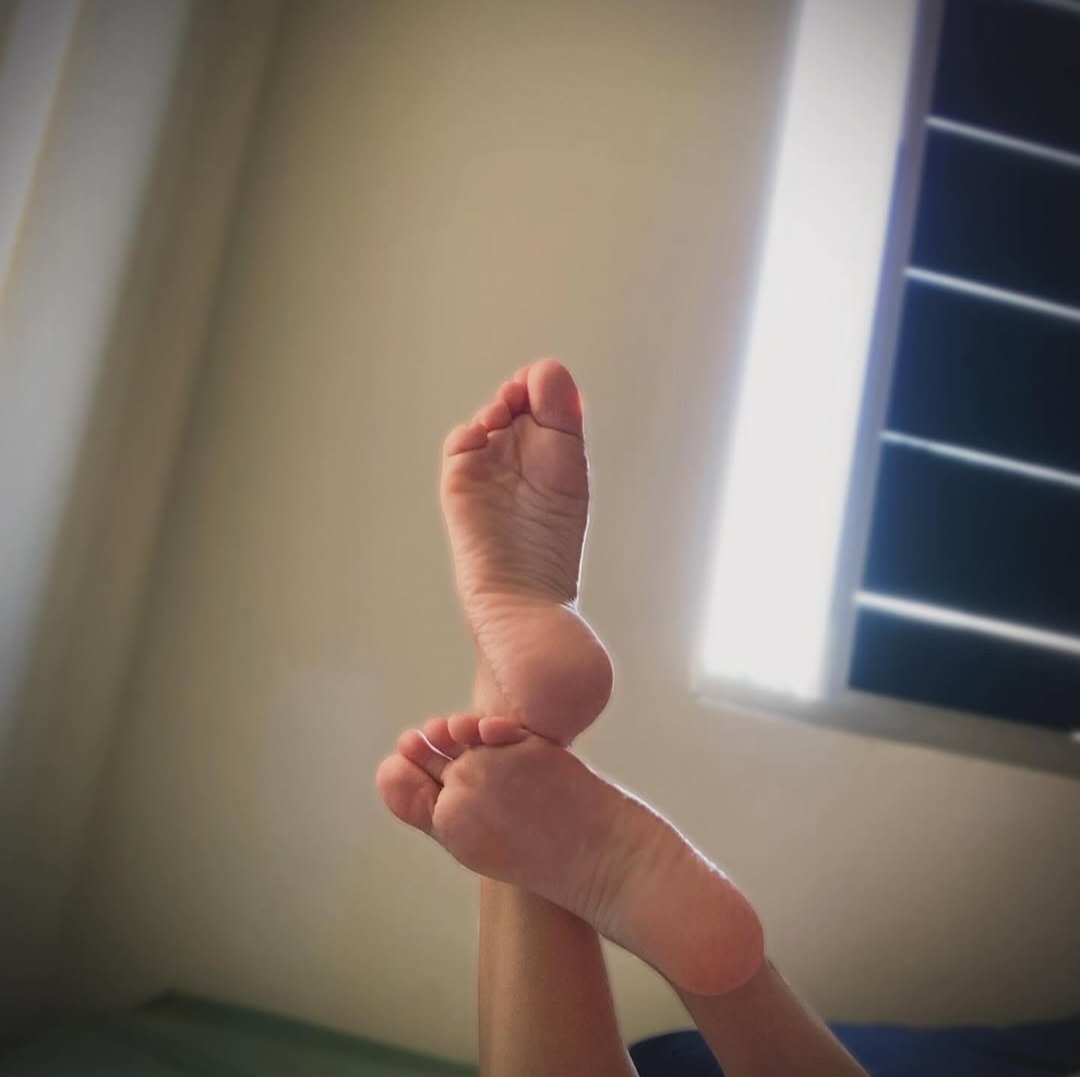 FootandFeet8's tweet photo. #feet #foot
#podolatra 
#pés #pé #pesfemininos #pesdelicados
#pedemulher #solas
#solinhas
#Packsavenda #podolatria
#podolatras #packdopezinho
#prettyfeet #nicefoot https://t.co/PipsDaAeWC