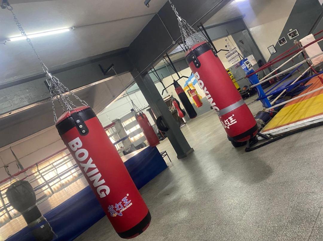 El verdadero
Guerrero no
Abandona la batalla
Sufre, llora, ríe y no Vuelve atras si cae se levanta confiando en que Dios le dará la victoria…

Cerrando la semana con todo 🥊🙇🏾‍♂️💯❤️