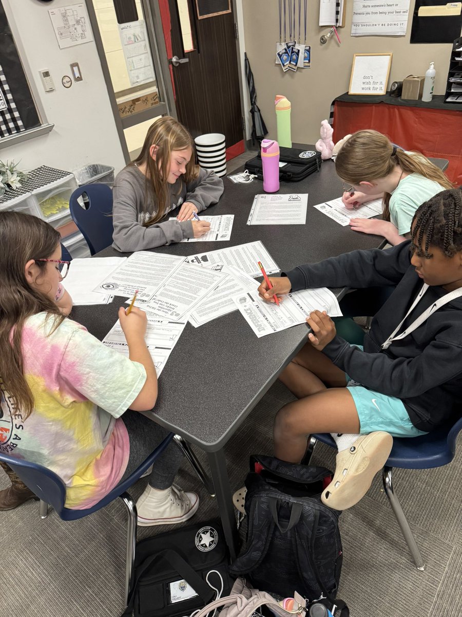 nikkimullinnix's tweet image. Week 1 of the “STAARnival” has been awesome! Yesterday, teams worked on making inferences and then took some shots for extra points! #lions #Lionslearning