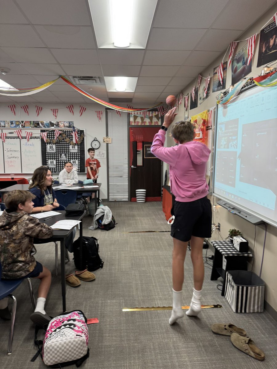 nikkimullinnix's tweet image. Week 1 of the “STAARnival” has been awesome! Yesterday, teams worked on making inferences and then took some shots for extra points! #lions #Lionslearning