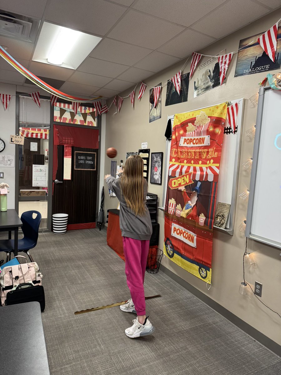 nikkimullinnix's tweet image. Week 1 of the “STAARnival” has been awesome! Yesterday, teams worked on making inferences and then took some shots for extra points! #lions #Lionslearning