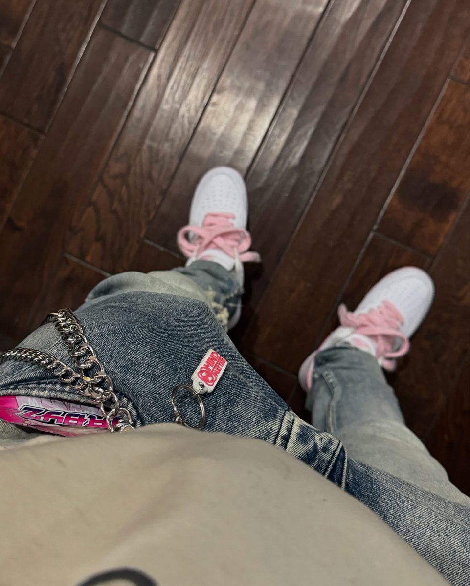 yoke 🦇 tweet media