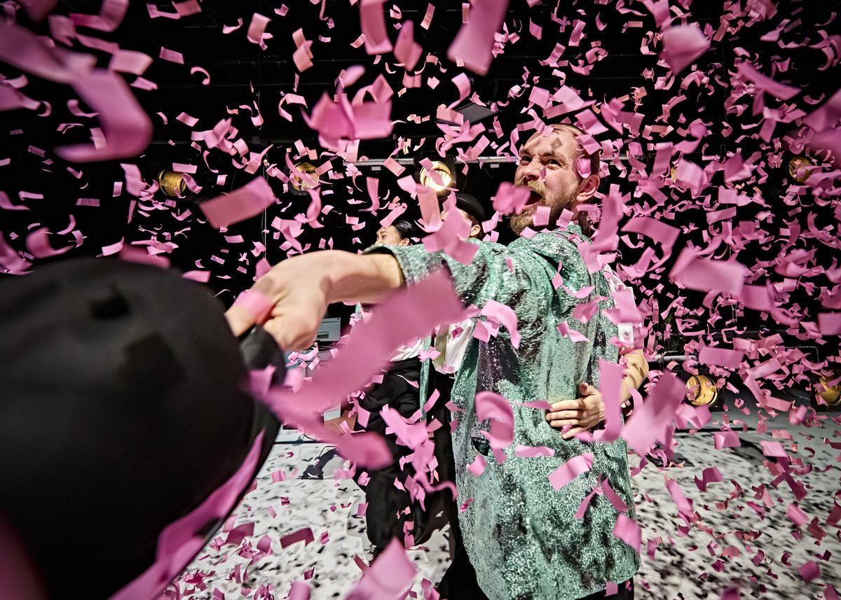 Shorts Review! Adolygiad Byrion! From/am Get The Chance 

"Go see the show … it’s good, fun, and refreshing."
"I felt I was seeing  the threshold of change in the choreographic practices presented."

getthechance.wales/2025/03/21/rev…

Book tickets: ndcwales.co.uk/shorts-byrion