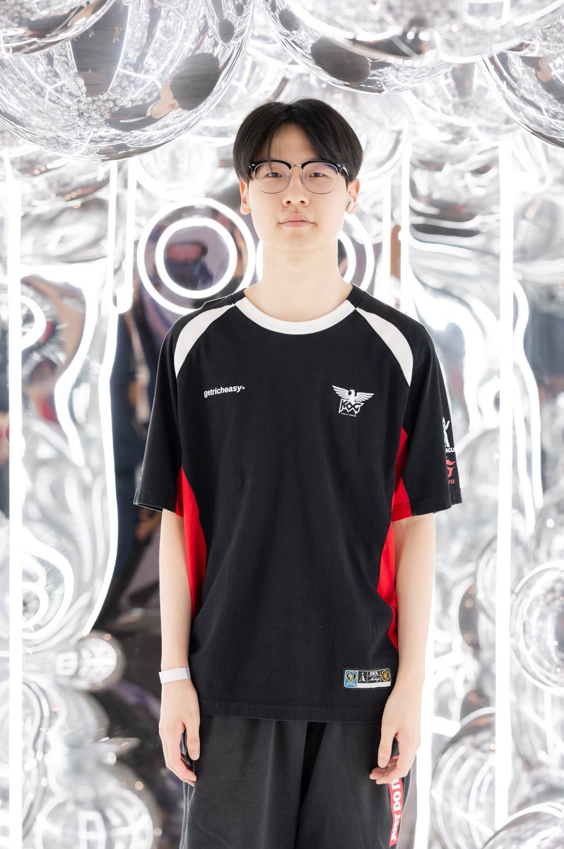 kogesports_th's tweet photo. 🕶️ มุมนี้มันเท่!
น้อง ๆ KOG ขอจัดเต็มกับลุคสุดคูลในงาน LOOL EVENT ใครที่ได้ไปงานนี้แล้วเจอโมเมนต์เท่ๆ แบบนี้ มาแชร์กันหน่อย! 📷
#loolThailand #loolthailand #KingOfGamersClub #KOG #OneWithKOG #เคโอจีเค้าเอาจริง https://t.co/fEYeADu468
