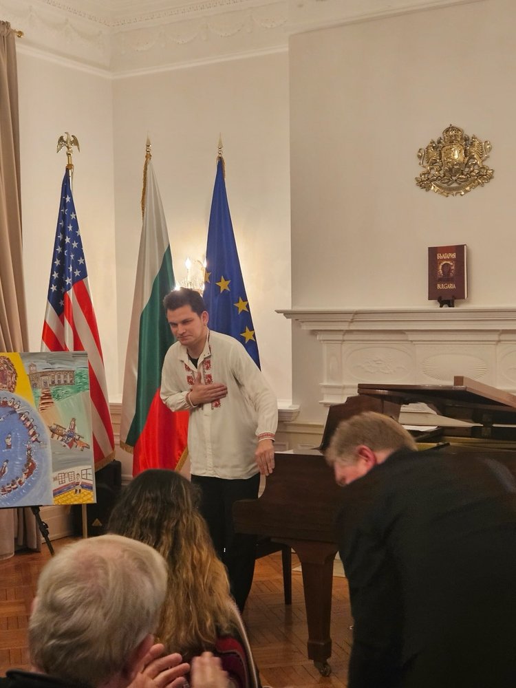 Congratulations to UConn doctoral piano student and GA Georgi Lekov on his recent solo recitals of Bulgarian piano music at the Consulate General of Bulgaria in NYC and at the Embassy of Bulgaria in DC.
@UConnPiano #BulgarianConcertEvenings #UConnSFA

bulgarianmusicsociety.org/soundscapes/a-…