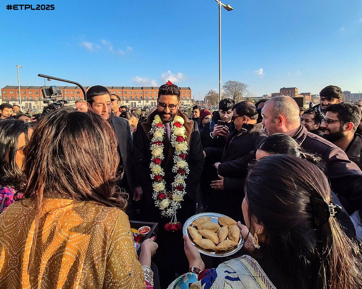 etplofficial's tweet image. ''Dublin had never seen anything like it,'' reports the 𝘐𝘳𝘪𝘴𝘩 𝘌𝘹𝘢𝘮𝘪𝘯𝘦𝘳 - and for good reason 🫡

#ETPL co-owner Abhishek Bachchan received a big welcome at Dublin's @ACC_Cricket. The atmosphere was electric - festive, fun &amp;amp; vibrant 🏏

➡️: bit.ly/4hy0kRn