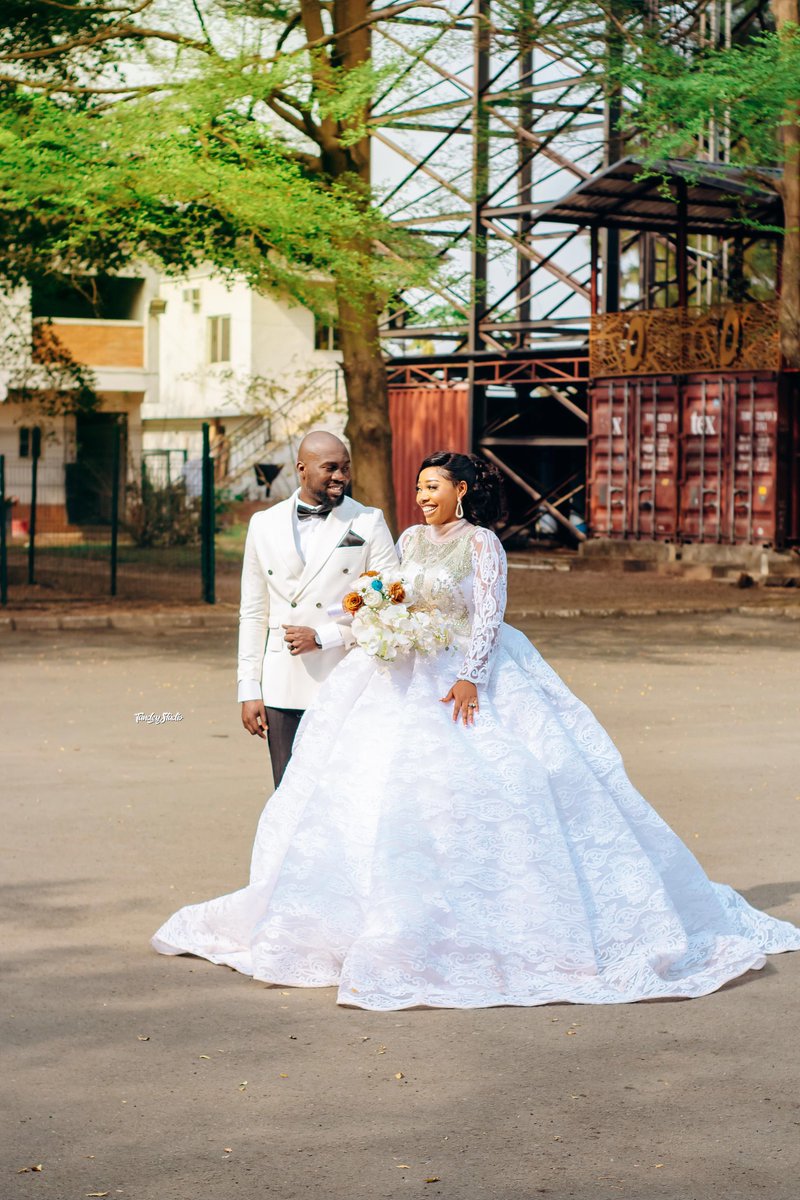 TundeyStudio's tweet photo. This is how it feels to be in love 😍 
This is magical 🎵🎶❤️❤️

#whitewedding #kogistate #magical #feelingloved❤️ #yesido https://t.co/WzfScgJigN