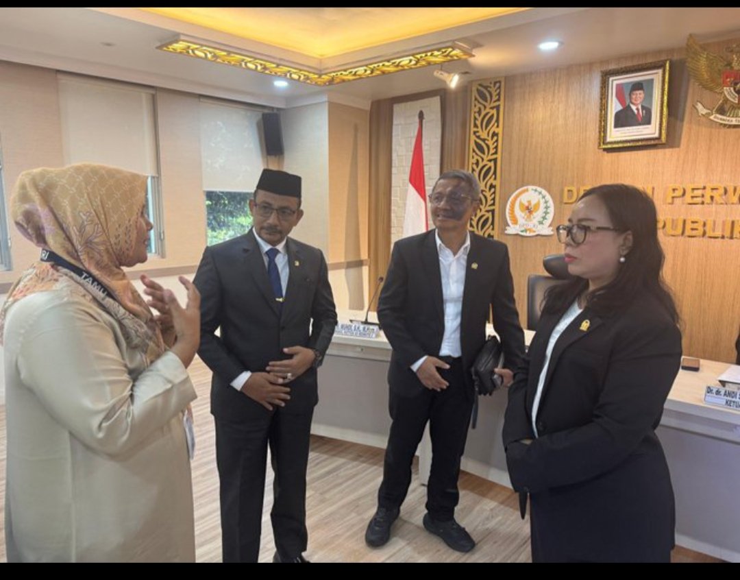 Menjelang idul fitri,terdengar jerit tangis anak negeri, yang di PHK oleh bapak menteri <a href="/YandriSusanto/">Yandri Susanto</a>, dua bulan tak terima gaji karena ex caleg.
#1040PendampingDesaDiPHKKemendesa
#1040PendampingDesaTidakDibayarGaji
<a href="/YandriSusanto/">Yandri Susanto</a> 
<a href="/setkabgoid/">Sekretariat Kabinet</a>
<a href="/bpsdmkemendesa/">Bpsdm Kemendesa</a>
<a href="/prabowo/">Prabowo Subianto</a>
<a href="/Gerindra/">Partai Gerindra</a>