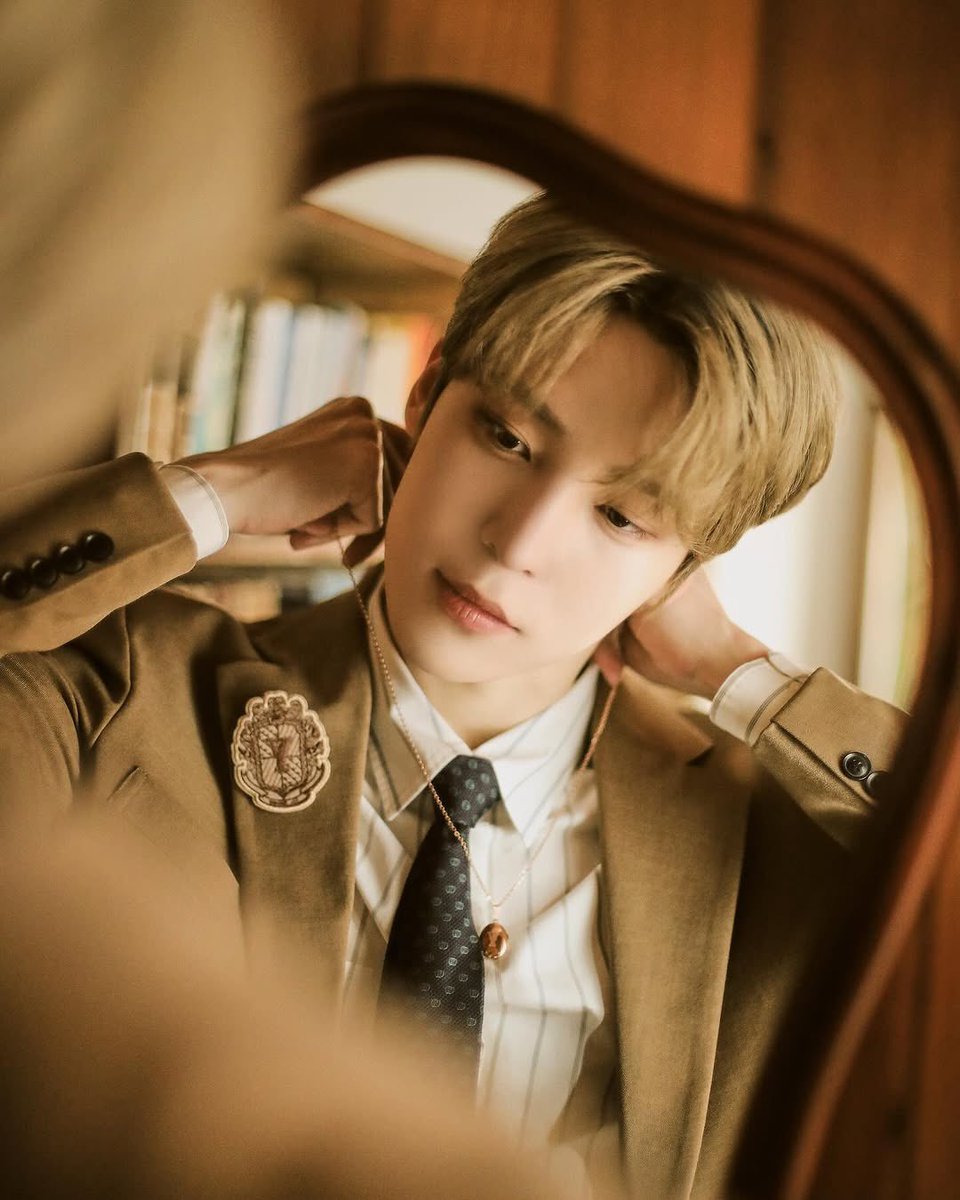 Yunhohu's tweet photo. And I’ll wait for you beneath the silver sky, where each breath of wind carries your promise. With every heartbeat, I’ll light the path back to me, so even in silence, you’ll know where to find home—right here, where you are loved beyond time. https://t.co/qsVd8e6Y5u