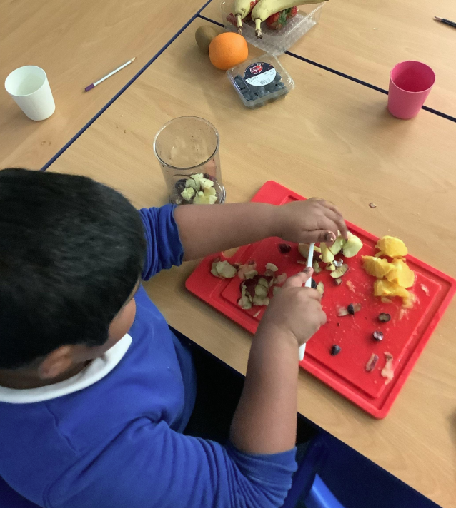 allsaintssbd5's tweet photo. Year 1 have been putting their newly acquired chopping skills to the test this week by making healthy smoothies! They had to chop, blend and taste their own homemade smoothies #AllSaintsProud #DT #HealthyEating https://t.co/urErrjuBQ2