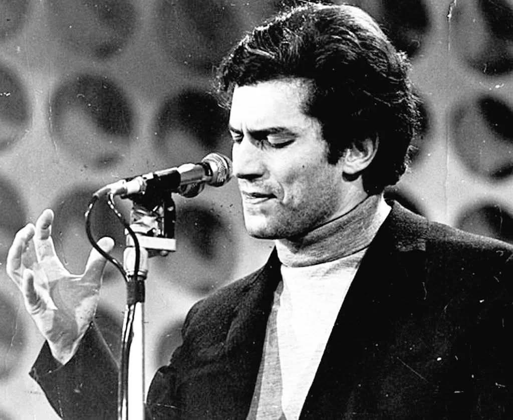 "Perché scrivi solo cose tristi?"
"Perché quando sono felice, esco."

Il 21 marzo 1938 nasceva il cantautore Luigi Tenco.
