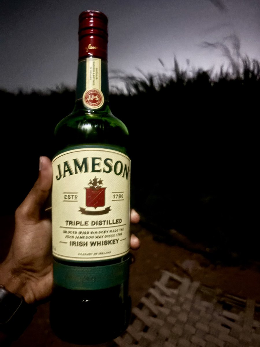 BadampistaOffcl's tweet photo. అలా పల్లె వాతావరణం లో ….#Jamson 🥂 https://t.co/eul6jl18b9