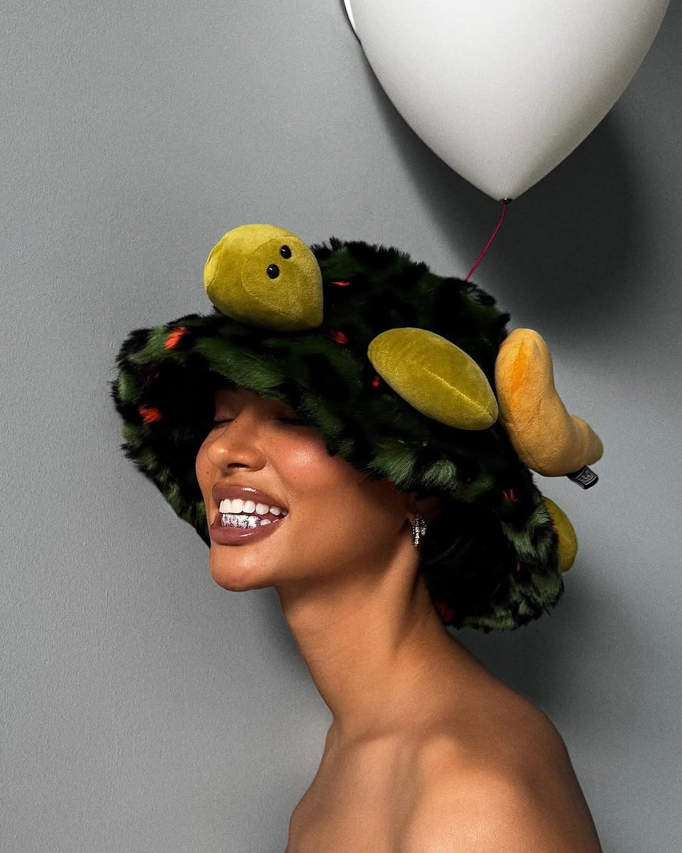 Sneaker Drop tweet media