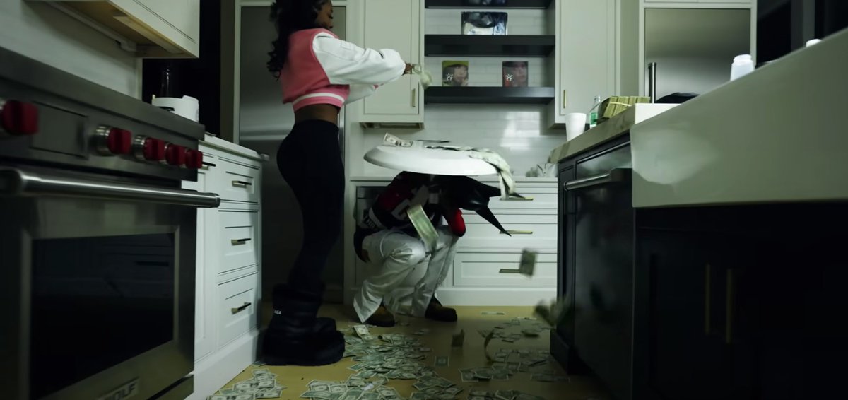 Finally blessed with the full official goods. Playboi Carti is the music and here is the video for 'EVIL J0RDAN':

shorturl.at/JowFO 

#PlayboiCarti