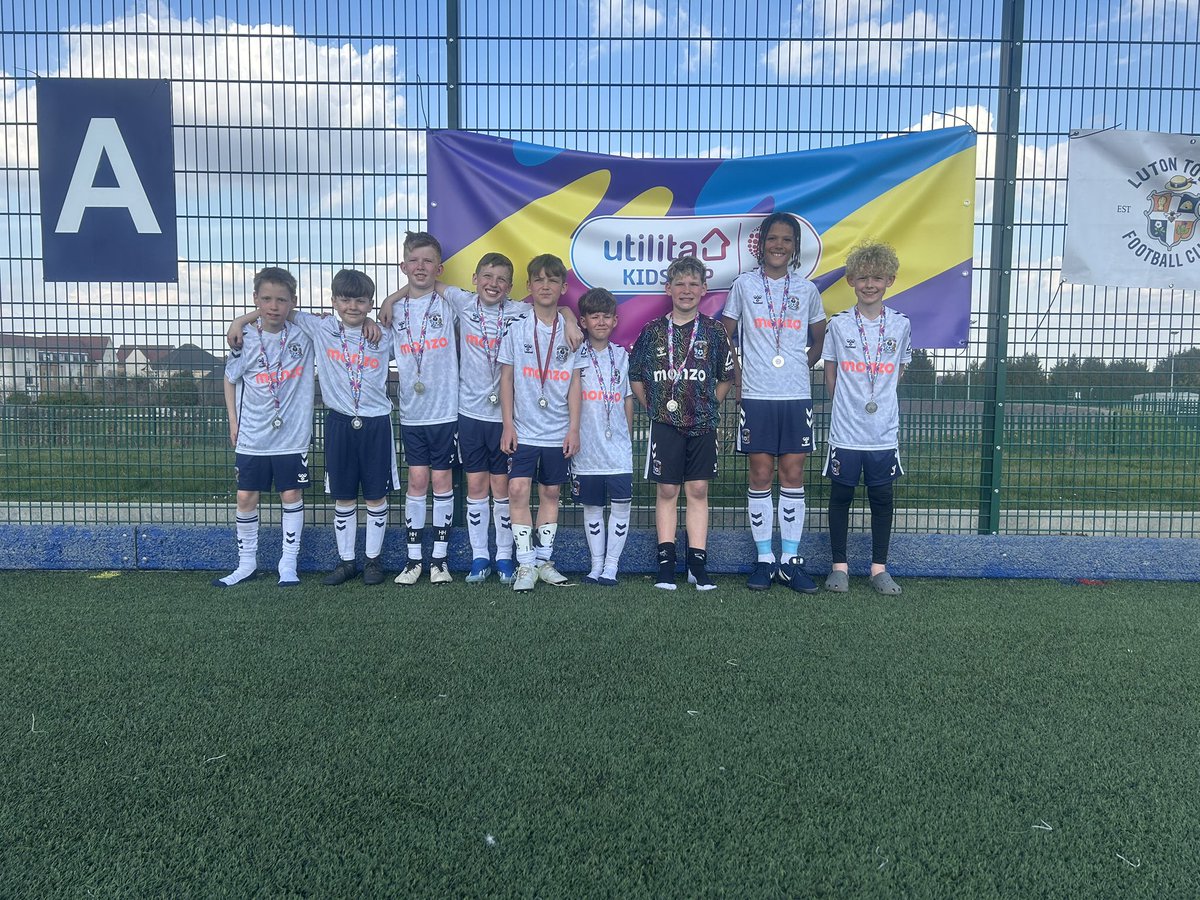 UTILITA KIDS CUP | Yesterday <a href="/NuneatonStNics/">St Nicolas C of E Academy</a> represented <a href="/Coventry_City/">Coventry City</a> at the #UtilitaKidsCupregional final, hosted by 📍 @LTFC_Community 🤩⚽️

The team did themselves proud, making it all the way through to the final, showcasing great sportsmanship and team spirit 🤝⚽️ 

➡️ If