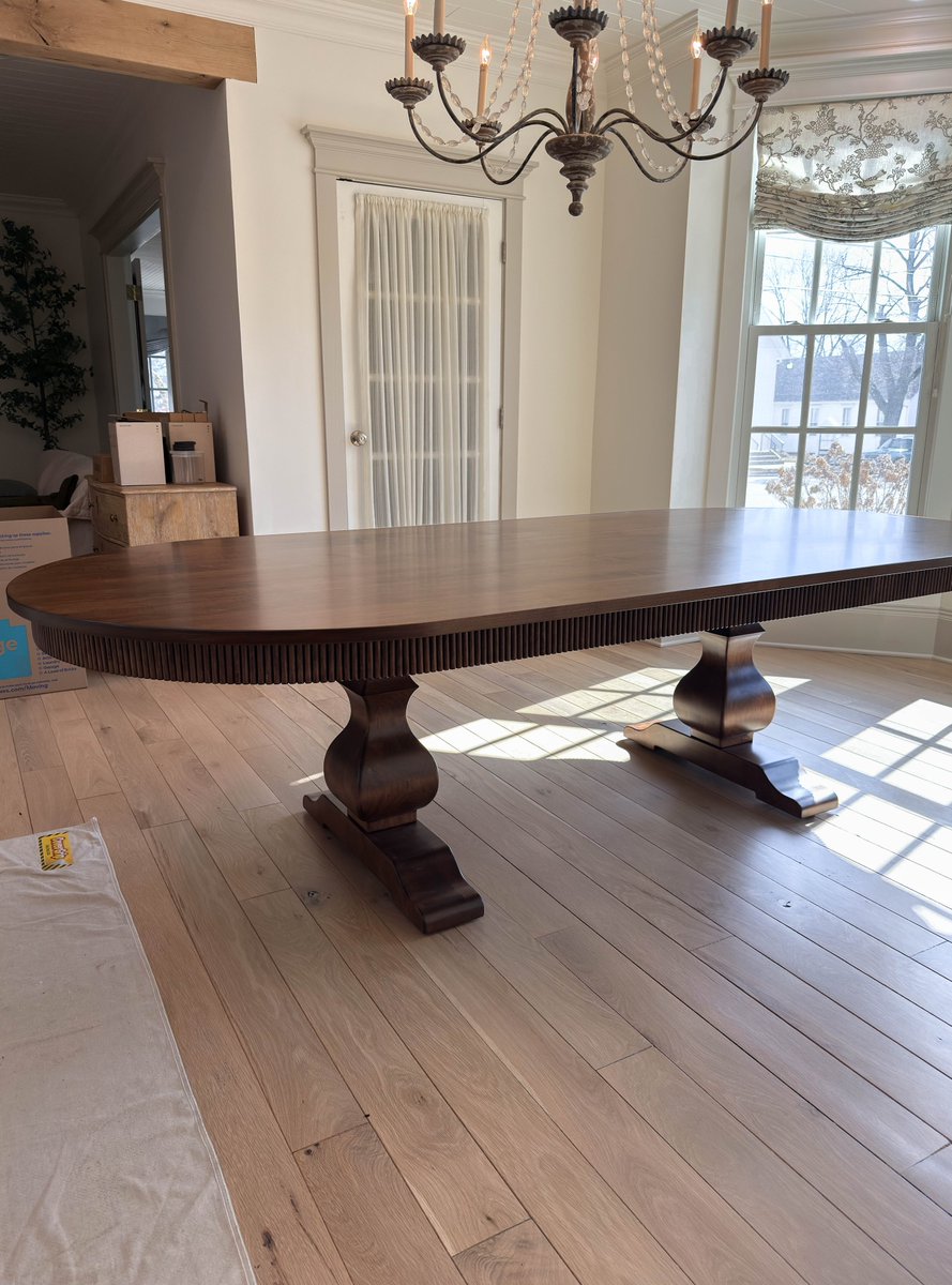 HandmadeTables's tweet image. All the detail is in the apron and we're here for it!
Design yours ~ bit.ly/DesignYourTable
#reededapron #reededdesign #tabledesign #uniquetabledesign