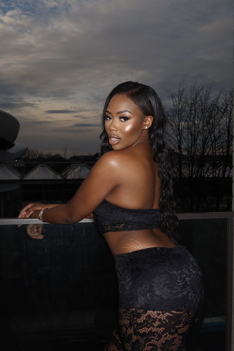 Use this for your “this is her” pic x