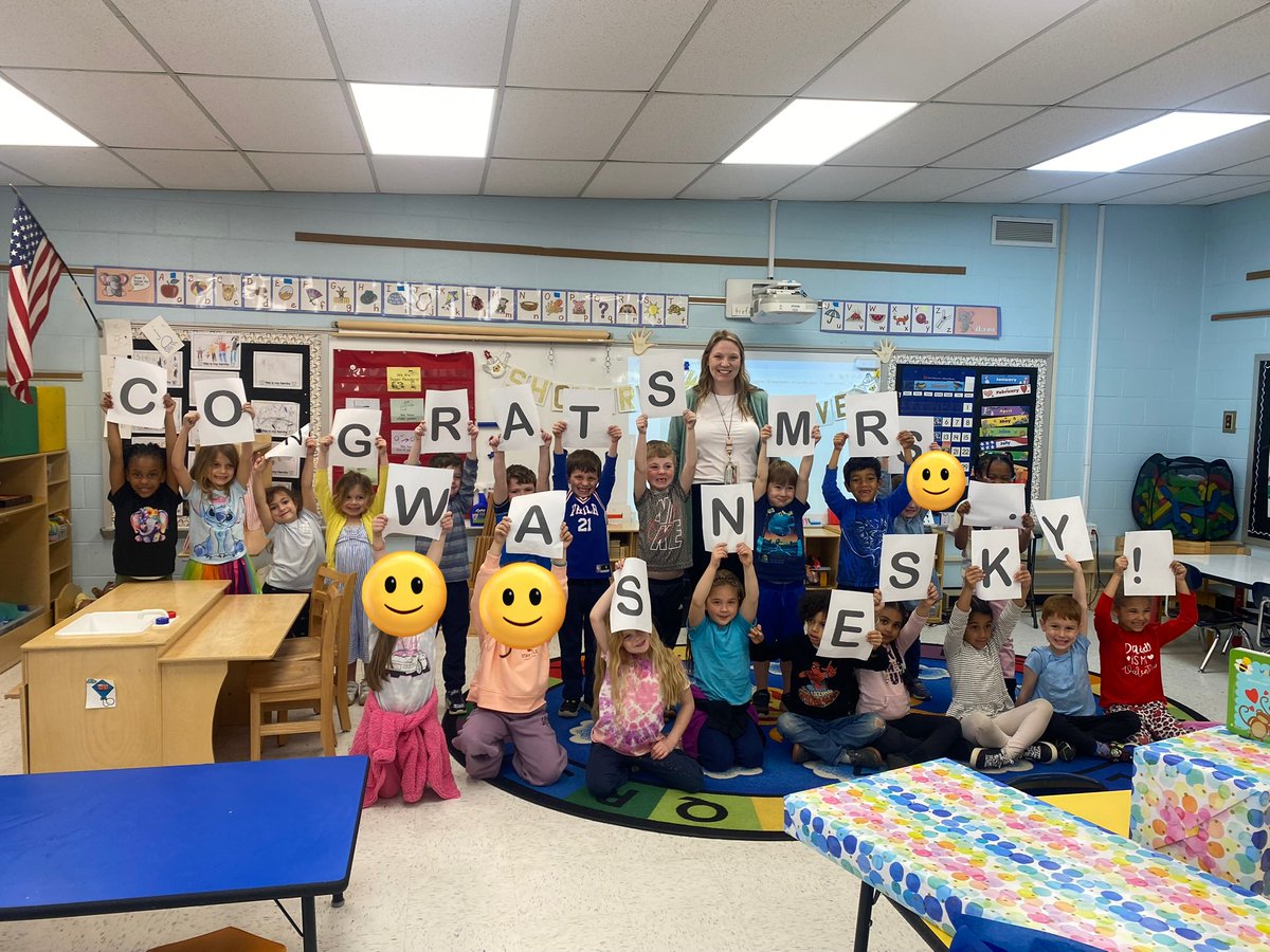 So thankful for my students and their families for a beautiful baby shower yesterday🩵