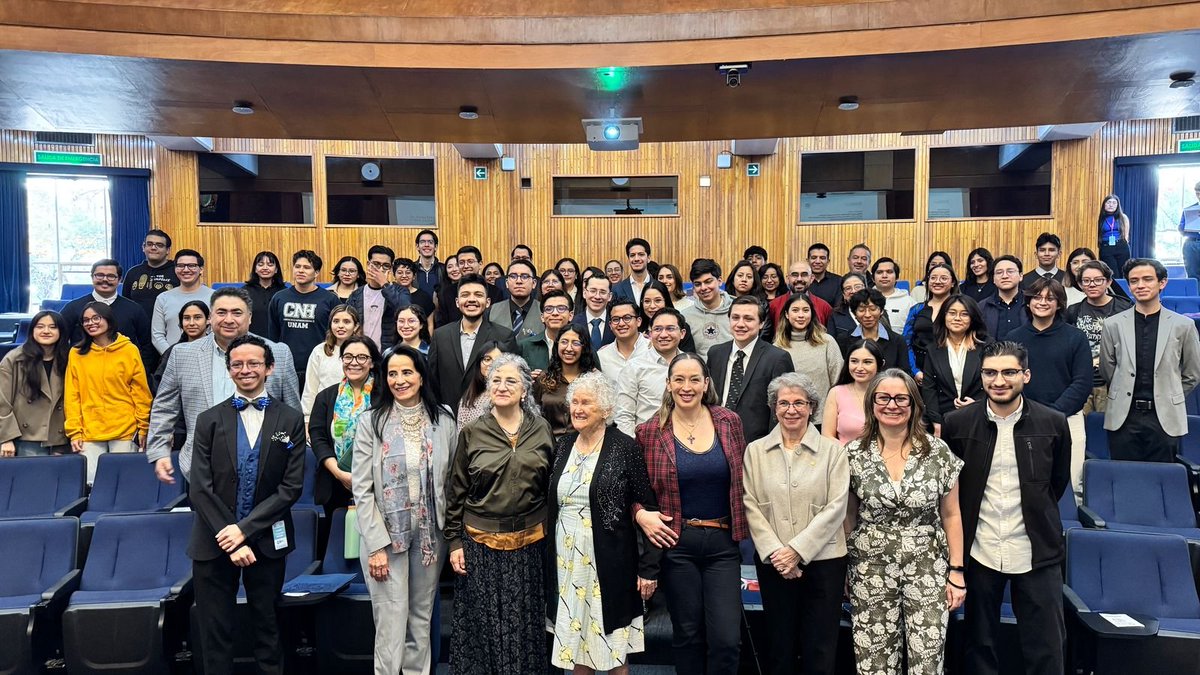 FacMedicinaUNAM's tweet photo. “El éxito en la ciencia no es individual, sino el resultado de una comunidad que trabaja unida. Nuestra labor es la difusión, y este congreso es una oportunidad única para intercambiar conocimiento”, Dra. @gabrielaborray3 en la inauguración del 13o Congreso Anual del #PECEM. https://t.co/AXvlokT9hD