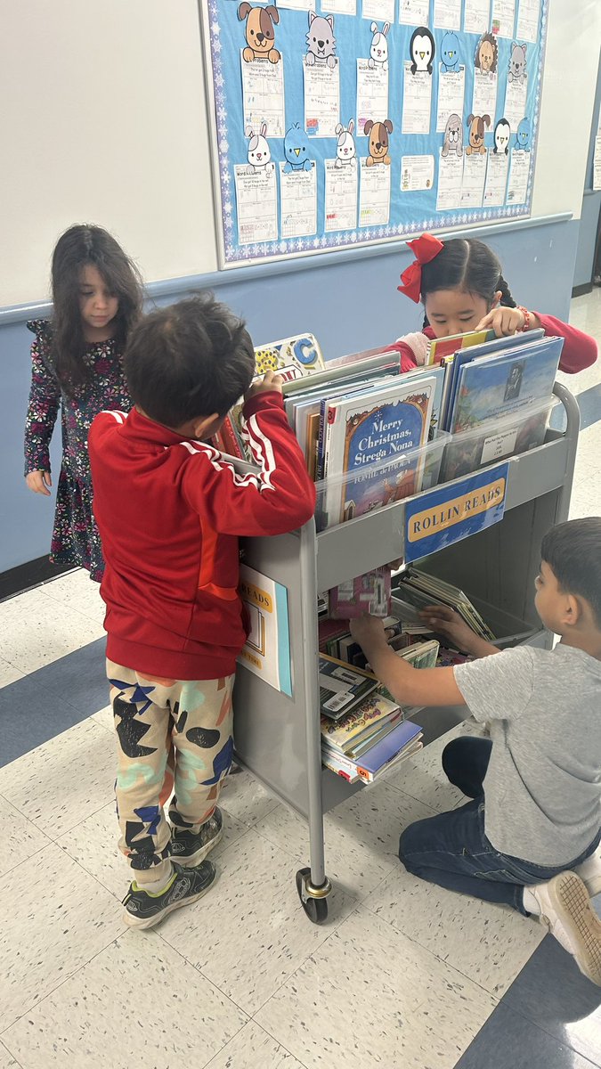 OceeAP's tweet image. Rollin Reads is on the move! Bringing the Learning Commons to our students, one grade at a time! Ensuring weekly book checkouts for all! @OceeElem #Mobileliteracy #readingonthego #rollinreads