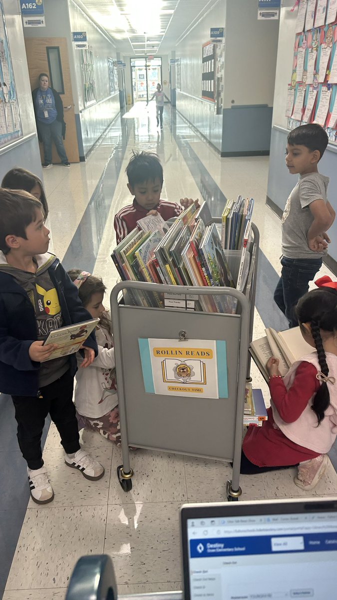OceeAP's tweet image. Rollin Reads is on the move! Bringing the Learning Commons to our students, one grade at a time! Ensuring weekly book checkouts for all! @OceeElem #Mobileliteracy #readingonthego #rollinreads