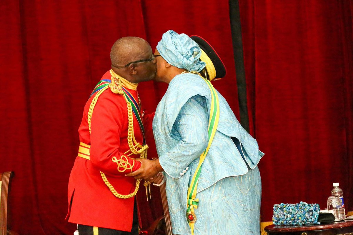 MICTNamibia's tweet image. MADAM PRESIDENT | The Republic of Namibia has sworn in its first female and 5th President H.E. Dr.
Netumbo Nandi-Ndaitwah. Chief Justice Peter Shivute swore her in at State House in Windhoek this morning.