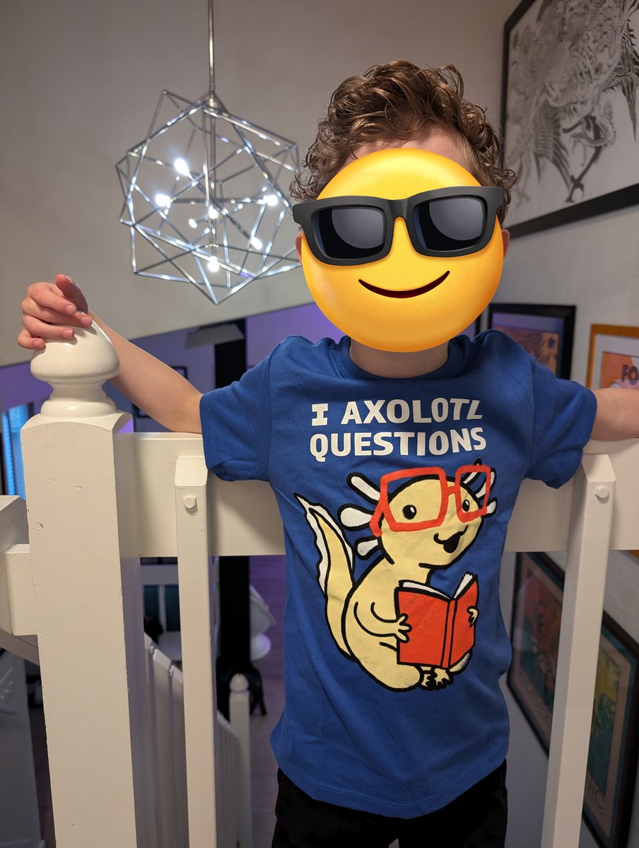He does! Also, anyone else want a grown up sized one for their next meeting/conference? 🙋🏼‍♀️

#fridaypuns #academicparents #axolotl