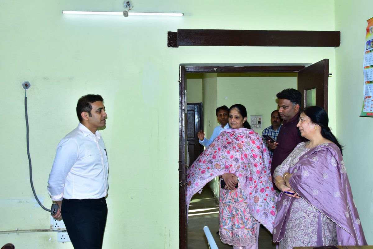 DIPRO Gurugram (@diprogurugram1) on Twitter photo #Inspection рдбреАрд╕реА рд╢реНрд░реА рдЕрдЬрдп рдХреБрдорд╛рд░ рдиреЗ рдЖрдЬ рд╕реЛрд╣рдирд╛ рдЙрдкрдордВрдбрд▓ рдХреЗ рд╡рд┐рднрд┐рдиреНрди рдХрд╛рд░реНрдпрд╛рд▓рдпреЛрдВ рдХрд╛ рдирд┐рд░реАрдХреНрд╖рдг рдХрд┐рдпрд╛ред
#Sohna рдЙрдкрдордВрдбрд▓ рдХреЗ SDM рдСрдлрд┐рд╕, рдорд╛рд░реНрдХреЗрдЯ рдХрдореЗрдЯреА, BDPO рдСрдлрд┐рд╕ рдЖрджрд┐ рдХрд╛ рдирд┐рд░реАрдХреНрд╖рдг рдХрд░рдиреЗ рдХреЗ рджреМрд░рд╛рди рдбреАрд╕реА рдиреЗ рд╕рдореНрдмрдВрдзрд┐рдд рдЕрдзрд┐рдХрд╛рд░рд┐рдпреЛрдВ рдХреЛ рдЖрд╡рд╢реНрдпрдХ рджрд┐рд╢рд╛ рдирд┐рд░реНрджреЗрд╢ рджрд┐рдПред
#PublicService рдбреАрд╕реА рдиреЗ рдЕрдзрд┐рдХрд╛рд░рд┐рдпреЛрдВ рдХреЛ рдирд┐рд░реНрджреЗрд╢ рджреЗрддреЗ #Inspection рдбреАрд╕реА рд╢реНрд░реА рдЕрдЬрдп рдХреБрдорд╛рд░ рдиреЗ рдЖрдЬ рд╕реЛрд╣рдирд╛ рдЙрдкрдордВрдбрд▓ рдХреЗ рд╡рд┐рднрд┐рдиреНрди рдХрд╛рд░реНрдпрд╛рд▓рдпреЛрдВ рдХрд╛ рдирд┐рд░реАрдХреНрд╖рдг рдХрд┐рдпрд╛ред
#Sohna рдЙрдкрдордВрдбрд▓ рдХреЗ SDM рдСрдлрд┐рд╕, рдорд╛рд░реНрдХреЗрдЯ рдХрдореЗрдЯреА, BDPO рдСрдлрд┐рд╕ рдЖрджрд┐ рдХрд╛ рдирд┐рд░реАрдХреНрд╖рдг рдХрд░рдиреЗ рдХреЗ рджреМрд░рд╛рди рдбреАрд╕реА рдиреЗ рд╕рдореНрдмрдВрдзрд┐рдд рдЕрдзрд┐рдХрд╛рд░рд┐рдпреЛрдВ рдХреЛ рдЖрд╡рд╢реНрдпрдХ рджрд┐рд╢рд╛ рдирд┐рд░реНрджреЗрд╢ рджрд┐рдПред
#PublicService рдбреАрд╕реА рдиреЗ рдЕрдзрд┐рдХрд╛рд░рд┐рдпреЛрдВ рдХреЛ рдирд┐рд░реНрджреЗрд╢ рджреЗрддреЗ
