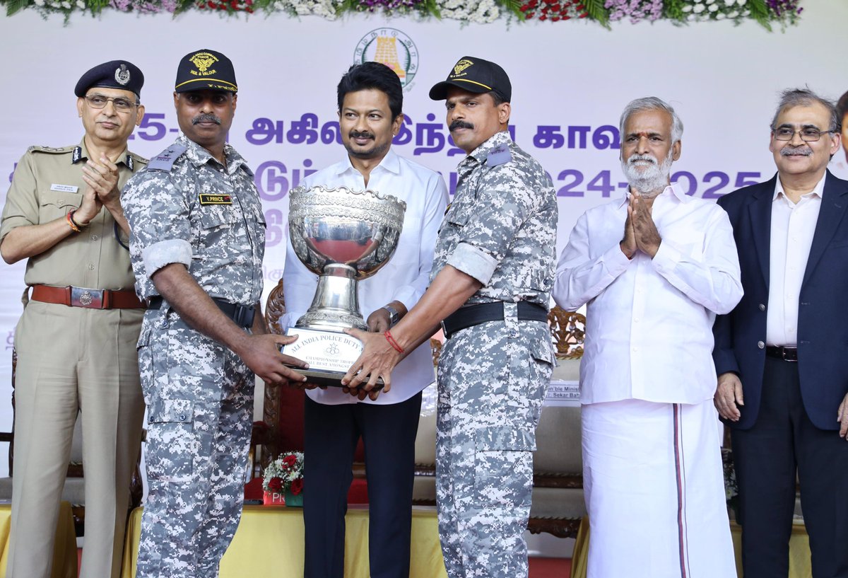 Udhaystalin's tweet photo. தமிழ்நாடு காவல்துறையின் ஏற்பாட்டில் நடைபெற்ற 25TH ALL INDIA POLICE SHOOTING (AIPDM) COMPETITION 2025-இன் நிறைவு விழாவில் பங்கேற்று, பல்வேறு பிரிவுகளில் வெற்றி பெற்ற காவல்துறை உள்ளிட்ட படை வீரர்களுக்கு பரிசுகள் - பதக்கங்கள் - சான்றிதழ்களை சென்னை எழும்பூர் இராஜரத்தினம் மைதானத்தில் இன்று வழங்கினோம்.

நம் காவல்துறையினரின் தீரமிக்க பணிகள் சிறக்கவும் - அவர்களின் திறன் மென்மேலும் உயரவும் வாழ்த்தி மகிழ்ந்தோம்.

@PKSekarbabu @PriyarajanDMK @iparanthamen
