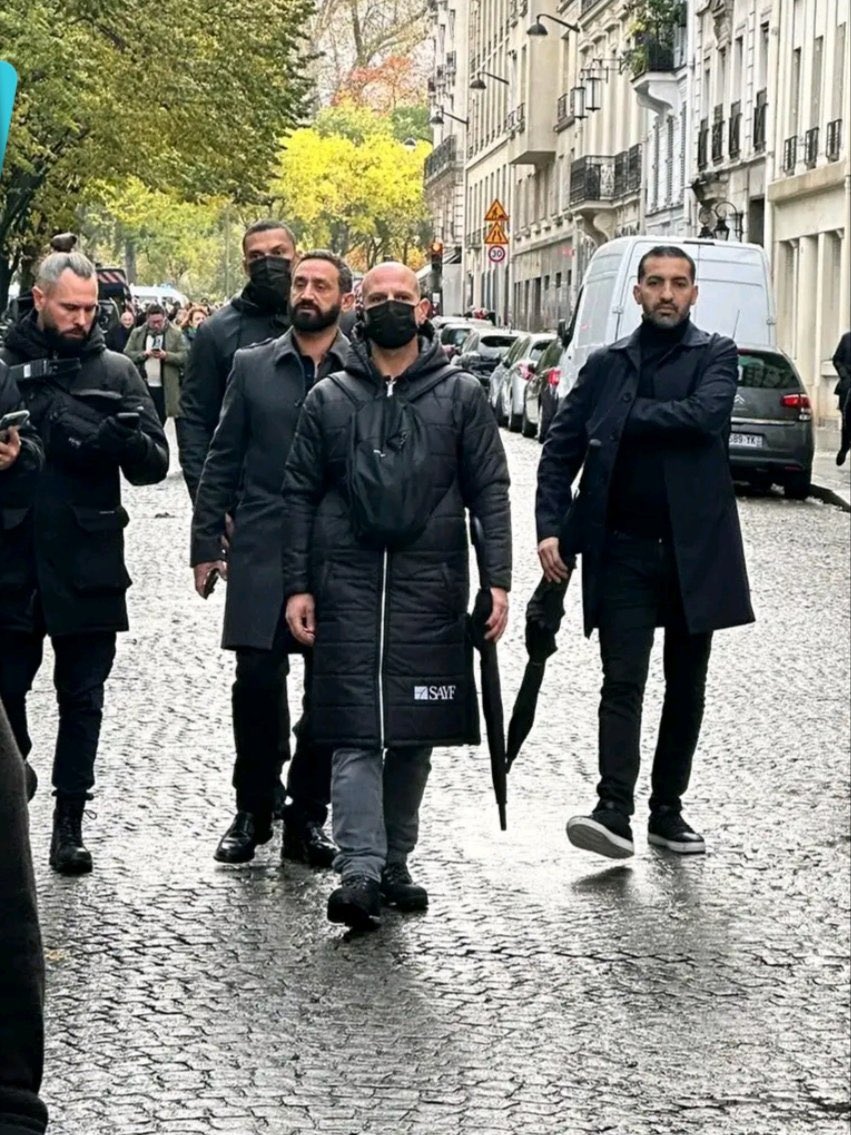 <a href="/LeHuffPost/">Le HuffPost</a> ☢️ Faut relayer un max 
Les propos de ce mafieu ! Dire 
je te met en sang
Je t'aurais frapper 
Je te tue  ! 
Juste parce qu'on a pas rigolé à ces blagues débiles !
c'est extrêmement grave 😡
Merci à la taupe d'avoir 
donné cet extrait audio à Mediapart !!