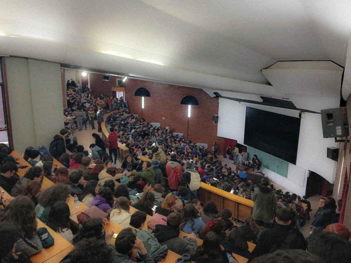 🔴 ODTÜ direnmeye devam ediyor! Tek adamın faşizm inşasına karşı bir araya gelen ODTÜ öğrencileri POLİS VARSA, ŞİDDET VARSA DERS YOK diyor!

TÜM SIRA ARKADAŞLARIMIZI BİRLİKTE KARAR ALMAYA, ODTÜ ÖĞRENCİLERİ FORUMUNA ÇAĞIRIYORUZ!