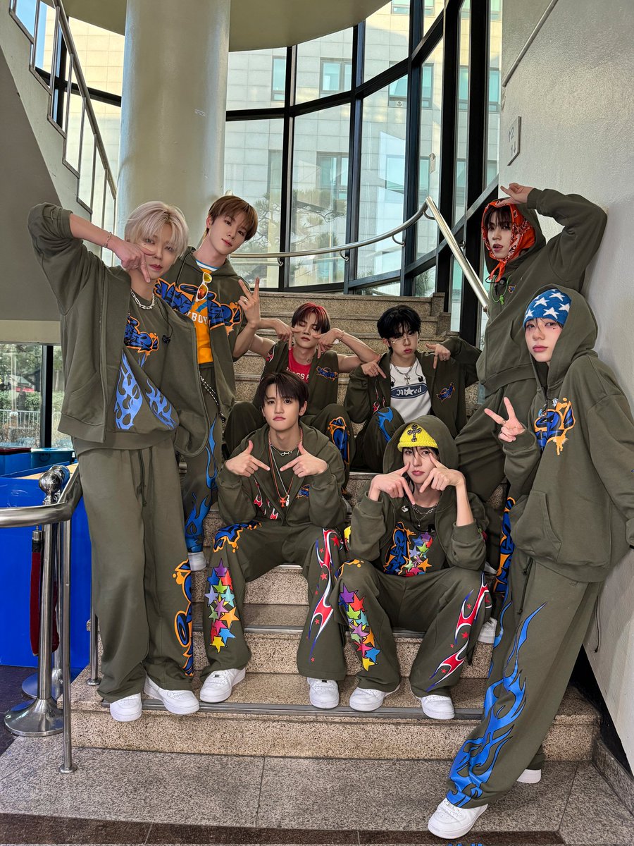 8TURN_official's tweet photo. [📷]
#오늘의턴_250321
 
막방까지 함께해 준 TURNING 고마워요💕
앞으로도 에잇턴과 함께 LEGGO❗

#8TURN #에잇턴 #エイトターン
#LEGGO
#8TURN_LEGGO https://t.co/LB1Kt8S6cN